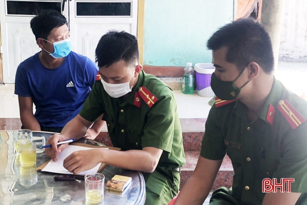 Vũ Quang xử phạt 2 điểm tập kết cát trái phép 