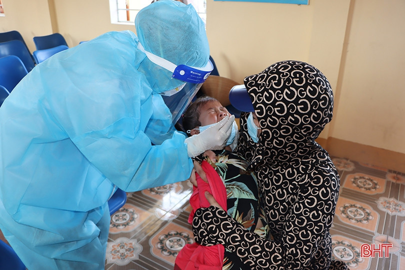 Nhịp sống của người dân thị trấn Cẩm Xuyên ngày đầu thực hiện Chỉ thị 16 ảnh 11 Nhịp sống của người dân thị trấn Cẩm Xuyên ngày đầu thực hiện Chỉ thị 16