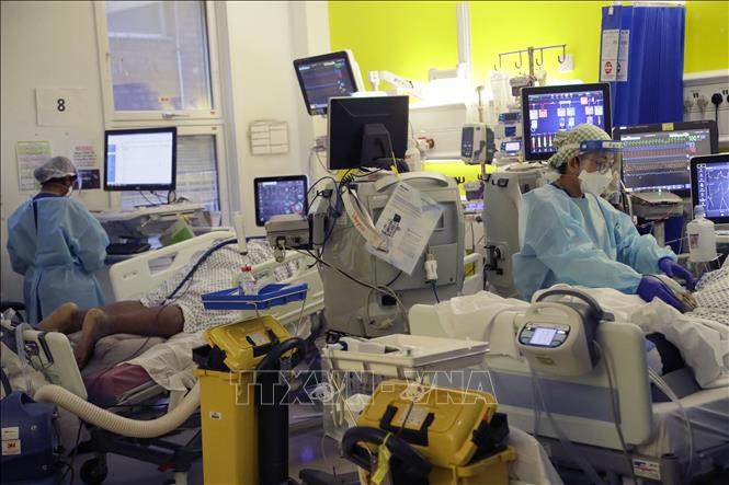 Toàn thế giới vượt 205 triệu ca mắc COVID-19, châu Á vẫn là điểm nóng