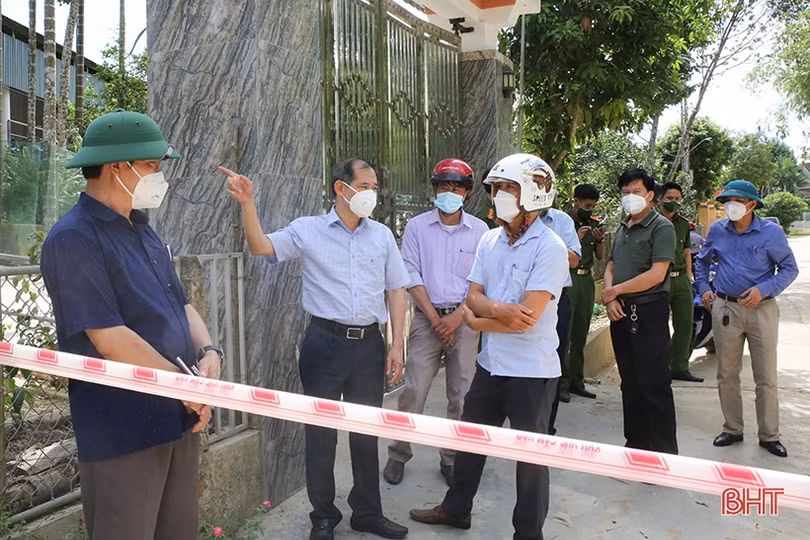 Giám sát nghiêm ngặt việc thực hiện cách ly tại nhà ở Hương Khê