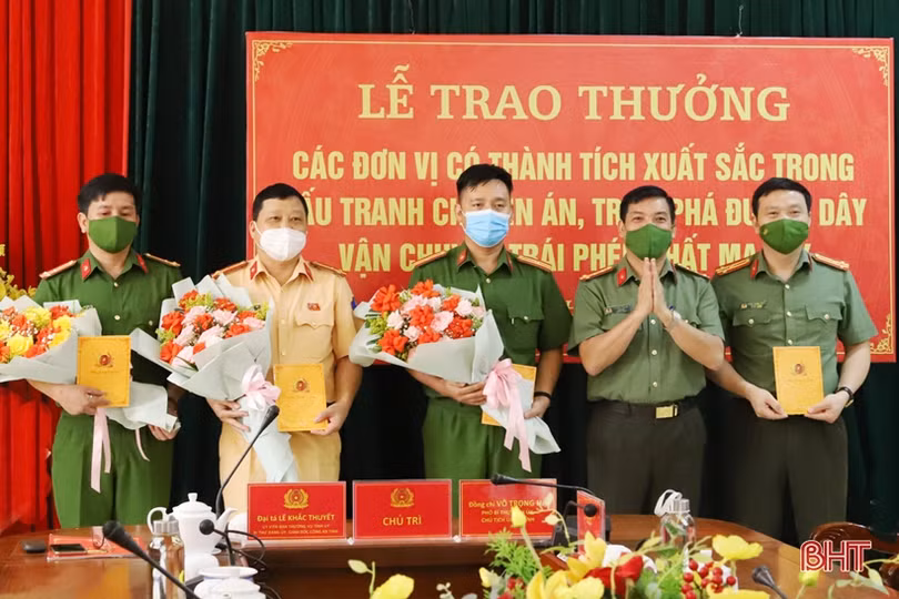 Trao thưởng các lực lượng có thành tích xuất sắc trong đấu tranh chuyên án ma túy ở Hà Tĩnh