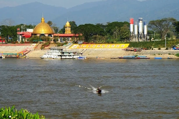 Phát hiện nhiều người Việt nhiễm COVID-19 trong cộng đồng tại Lào