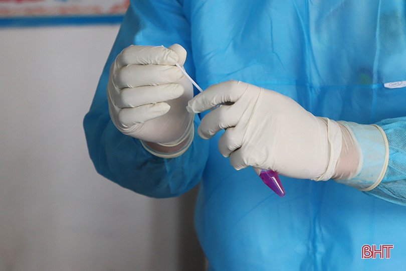 Hoàn thành lấy mẫu xét nghiệm cho hơn 10.000 người ở Cẩm Xuyên trong tối nay