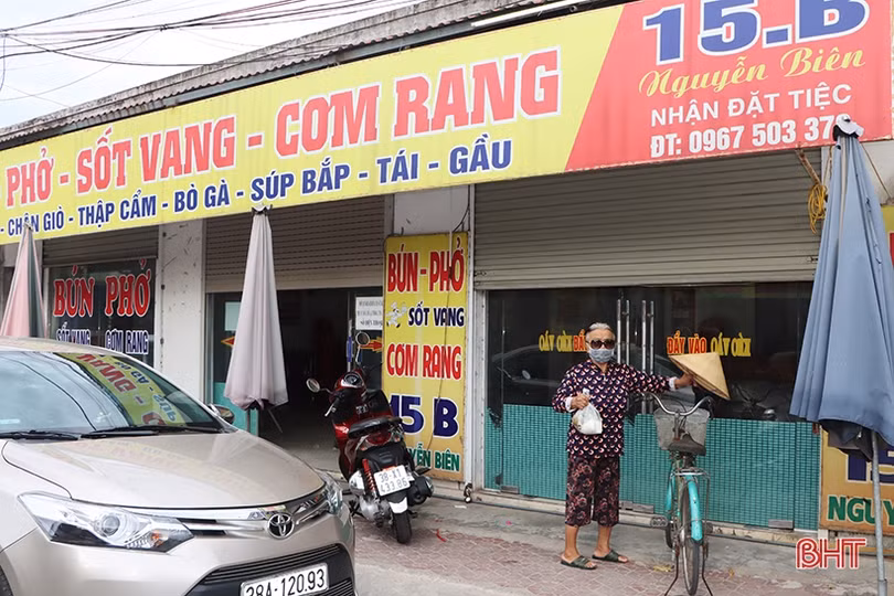 Quán ăn, tiệm cà phê ở Cẩm Xuyên chỉ bán mang về