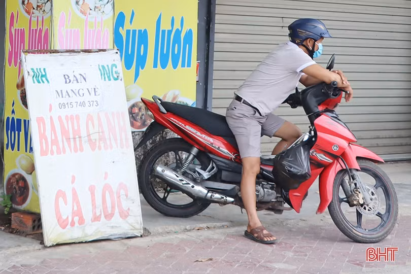 Quán ăn, tiệm cà phê ở Cẩm Xuyên chỉ bán mang về
