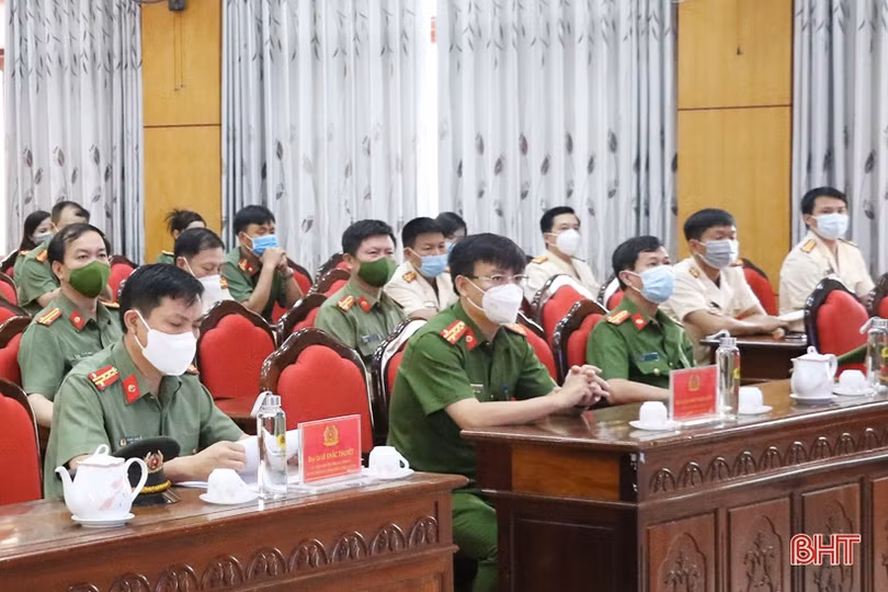 Công an Hà Tĩnh công bố quyết định điều động, bổ nhiệm 5 vị trí trong lực lượng