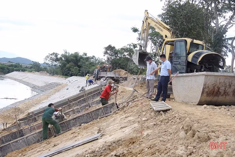 “Chạy đua” với thời gian trên các công trình phòng lũ ở Hương Sơn