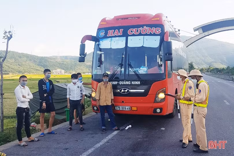 Hà Tĩnh kiên quyết xử lý nghiêm phương tiện vận tải khách vi phạm phòng chống dịch