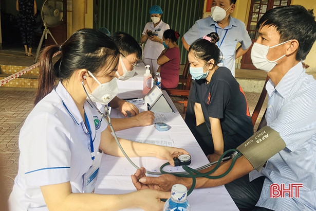 Các địa phương ở Hà Tĩnh tiêm vắc-xin phòng COVID-19 đợt 5