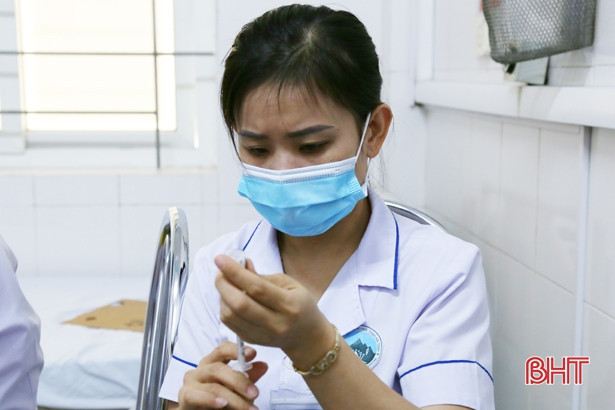 BVĐK tỉnh Hà Tĩnh tiêm vắc-xin phòng COVID-19 cho trên 400 bệnh nhân chạy thận nhân tạo