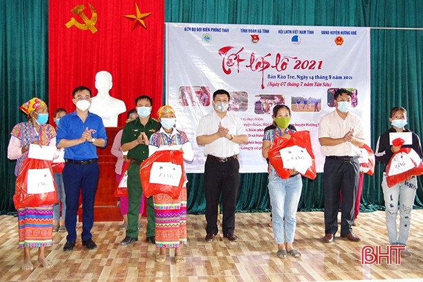 Bà con dân tộc Chứt đón Tết Lấp lỗ