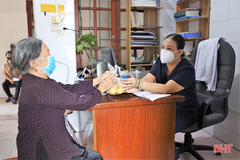 Nữ bác sỹ Hà Tĩnh tận tâm với bệnh nhân nghèo