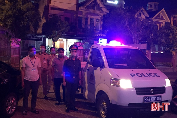 Vi phạm quy định phòng chống dịch COVID-19, 2 chủ cơ sở kinh doanh ăn uống ở TP Hà Tĩnh bị phạt 15 triệu đồng