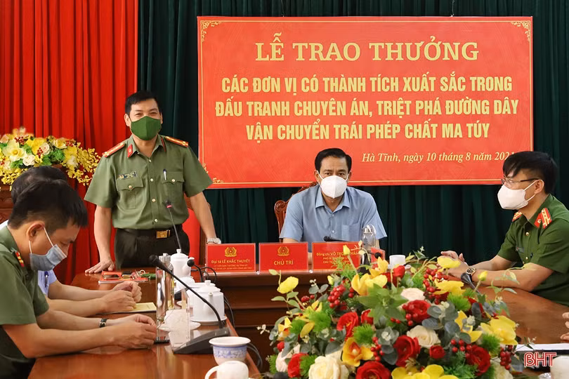 Trao thưởng các lực lượng có thành tích xuất sắc trong đấu tranh chuyên án ma túy ở Hà Tĩnh