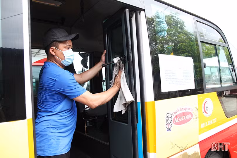 Xe buýt ở Hà Tĩnh chấp hành nghiêm việc dừng hoạt động, đảm bảo phòng chống dịch COVID-19