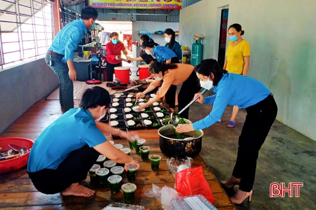 Huyện Kỳ Anh nấu hơn 41.500 suất cơm phục vụ khu cách ly tập trung