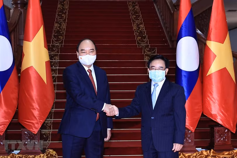Chủ tịch nước Nguyễn Xuân Phúc hội kiến Thủ tướng Chính phủ Lào