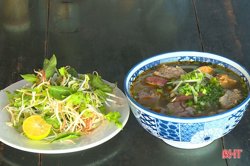 Bun bo Hue - ປະສົມປະສານສີມືຂອງສ່ວນປະກອບສໍາລັບລົດຊາດທີ່ສົມບູນ. bqbht_br_bun-bo.jpg