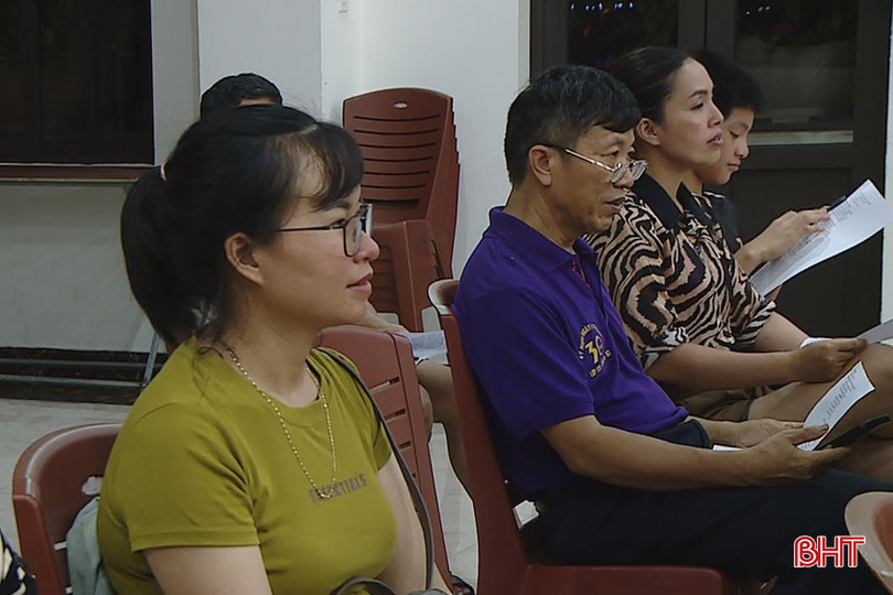 Phụ huynh hòa cùng câu ví, giặm... bqbht_br_anh-phu-huynh-dung-size-chuan.jpg
