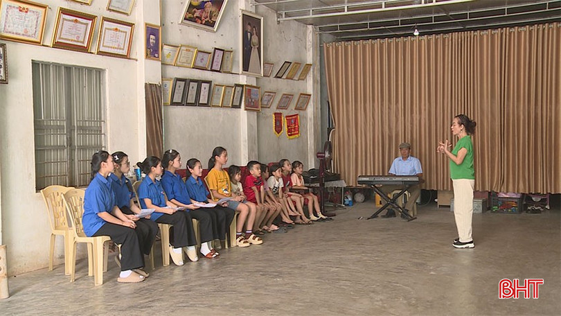 Lớp học dân ca ví, giặm do Nghệ nhân Nhân dân Vũ Thị Thanh Minh tổ chức tại nhà bqbht_br_anh-ba-minh.jpg
