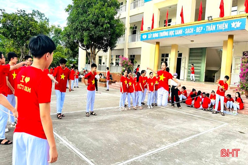 Các em học sinh Trường THCS Đại Nài hào hứng với CLB Trò chơi dân gian. bqbht_br_4.jpg