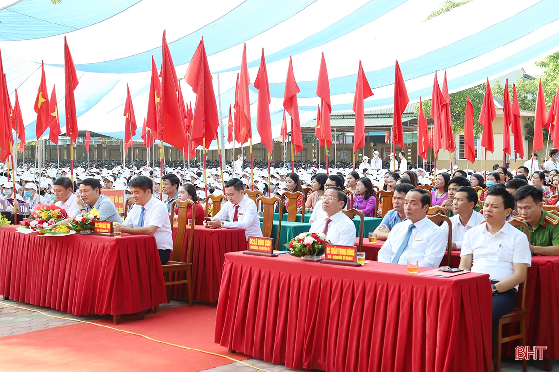 Bí thư Tỉnh ủy Lê Đình Sơn: Phát huy truyền thống học tập của ngôi trường mang tên anh hùng Lý Tự Trọng