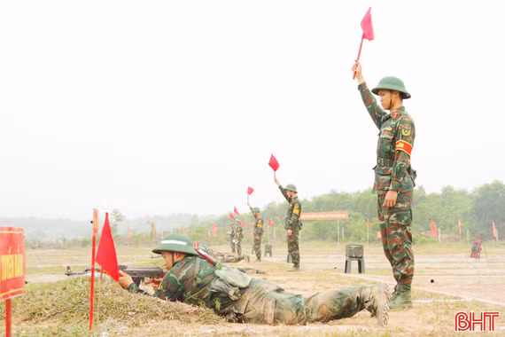 Giữ vững quân số khỏe trên thao trường nắng nóng