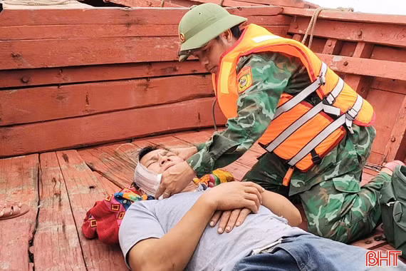Đồn Biên phòng Cửa Sót ứng cứu một ngư dân gặp nạn trên biển