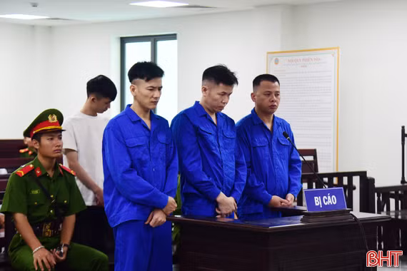 4 bị cáo trong đường dây pháo lậu quy mô "khủng" lĩnh 366 tháng tù
