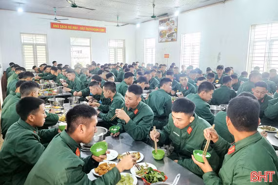 Những bữa ăn "chuẩn cơm mẹ nấu" ở Trung đoàn 841
