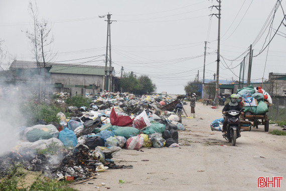 Các xã vùng biển “đau đầu” với rác thải sau Tết