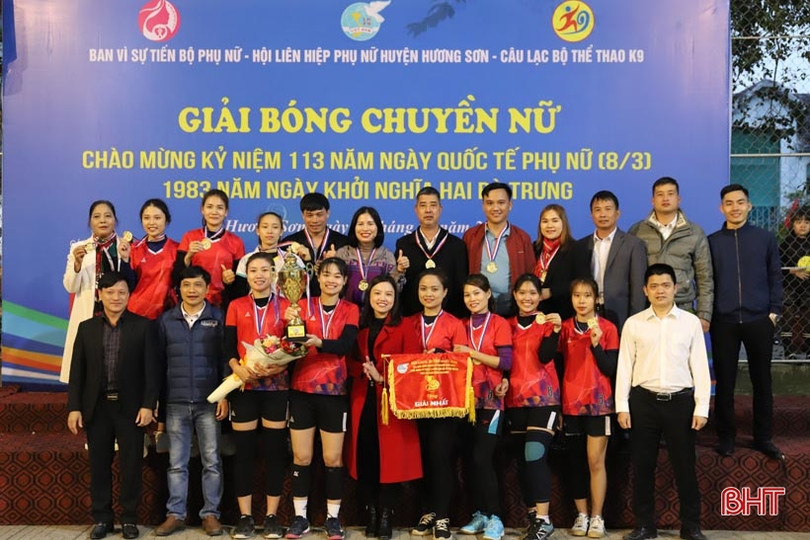 Đội Sơn Kim 1 xuất sắc giành giải nhất bóng chuyền nữ Hương Sơn