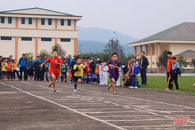 Học sinh Vũ Quang tranh tài tại Đại hội Điền kinh - Thể thao