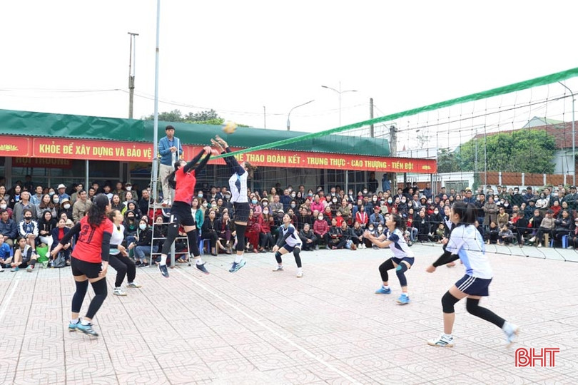 Đội Sơn Kim 1 xuất sắc giành giải nhất bóng chuyền nữ Hương Sơn