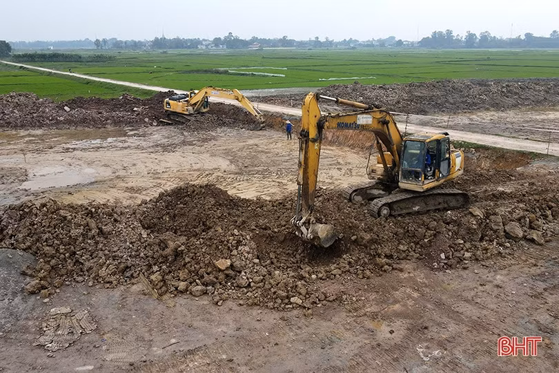 Hà Tĩnh tích cực tháo gỡ vướng mắc phát sinh về nguồn vật liệu thi công cao tốc Bắc - Nam