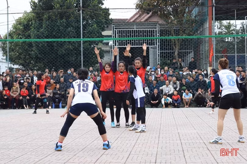 Đội Sơn Kim 1 xuất sắc giành giải nhất bóng chuyền nữ Hương Sơn