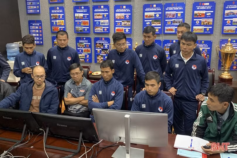 Doanh nghiệp Hoành Sơn tài trợ 2 xe VAR trị giá 1 triệu USD cho Ban tổ chức V.League