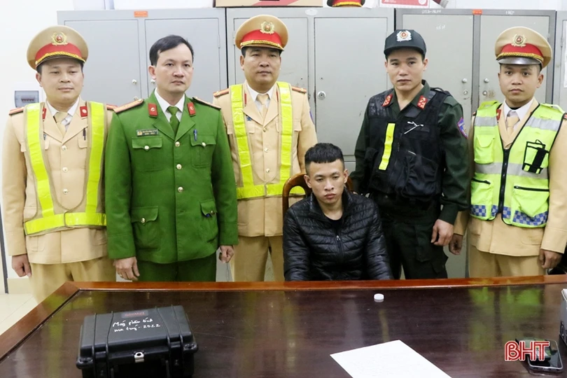 Hà Tĩnh: Bắt quả tang đối tượng vận chuyển 1.000 viên ma tuý tổng hợp