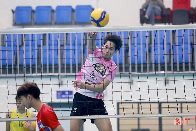 Bóng chuyền nam Hà Tĩnh và thử thách mang tên Sanest Khánh Hòa trong ngày ra quân