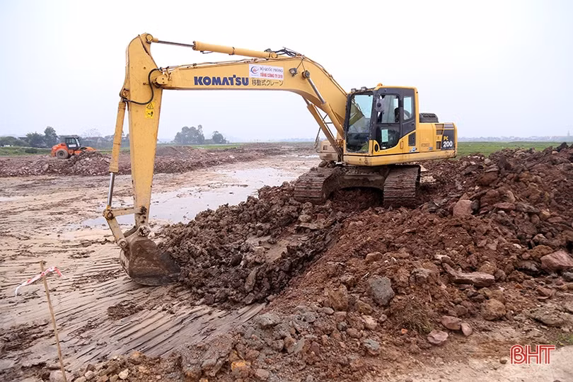 Hà Tĩnh tích cực tháo gỡ vướng mắc phát sinh về nguồn vật liệu thi công cao tốc Bắc - Nam