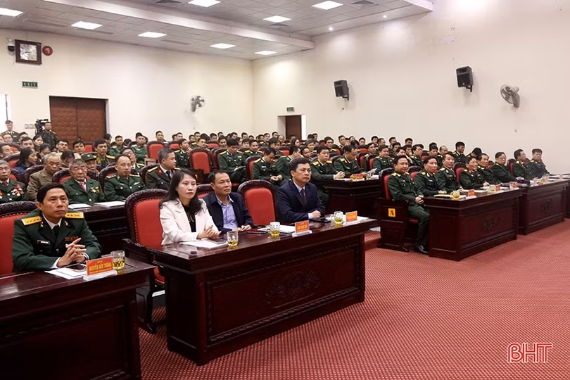 Trao danh hiệu Anh hùng LLVT nhân dân cho Tiểu đoàn 44B