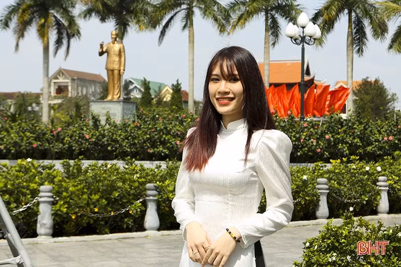 Phụ nữ Hà Tĩnh tôn vinh áo dài truyền thống gắn với quảng bá hình ảnh quê hương