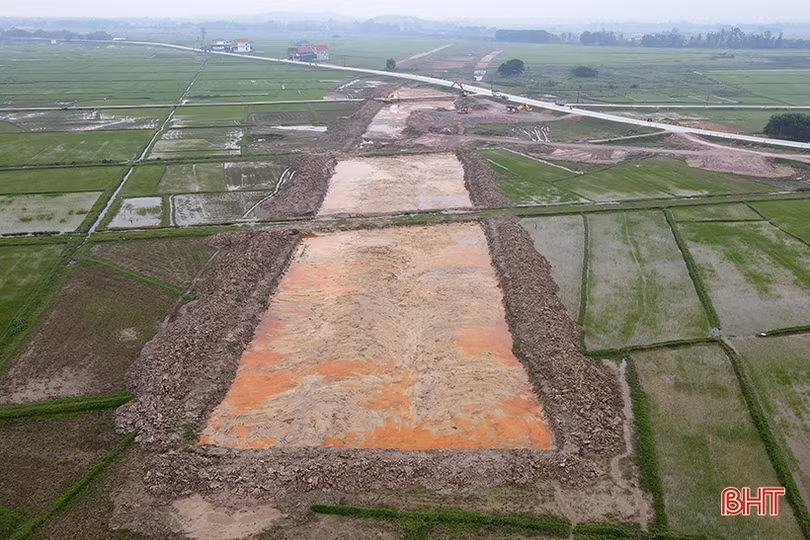 Hà Tĩnh tích cực tháo gỡ vướng mắc phát sinh về nguồn vật liệu thi công cao tốc Bắc - Nam