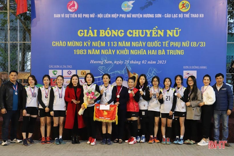 Đội Sơn Kim 1 xuất sắc giành giải nhất bóng chuyền nữ Hương Sơn