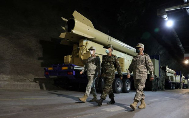 Iran chế tạo thành công tên lửa tầm xa