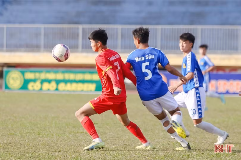 U17 Hồng Lĩnh Hà Tĩnh rộng cửa vào Vòng chung kết quốc gia?