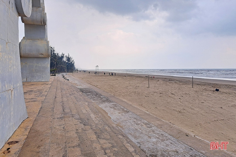 Hơn 350 đoàn viên thanh niên ra quân làm sạch biển Xuân Thành