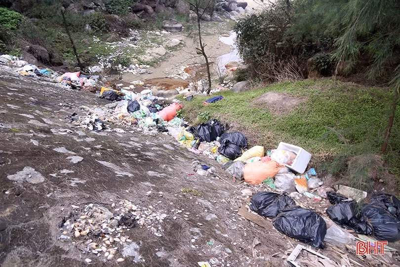 Nhiều “điểm xấu” trên tuyến đường đẹp ven biển Hà Tĩnh