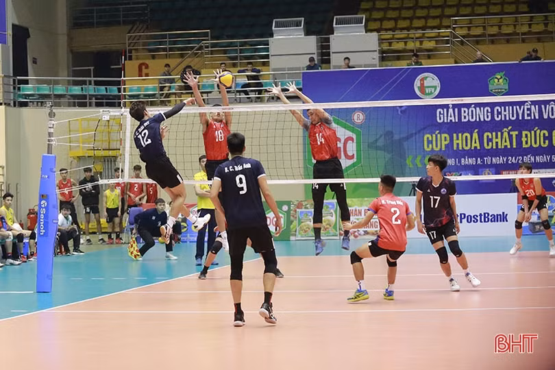Bóng chuyền nam Hà Tĩnh ngược dòng kịch tính trước Đà Nẵng