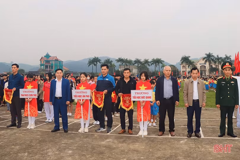 Học sinh Vũ Quang tranh tài tại Đại hội Điền kinh - Thể thao